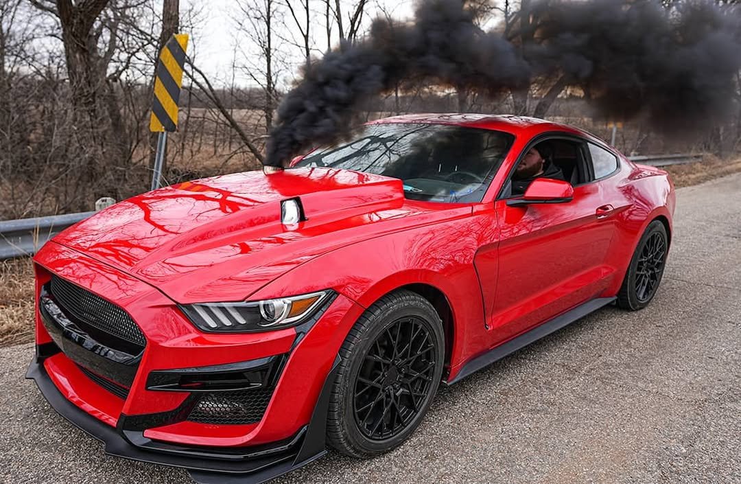 Ford Mustang VI GT 5.0 Ti-VCT V8 Smokestang