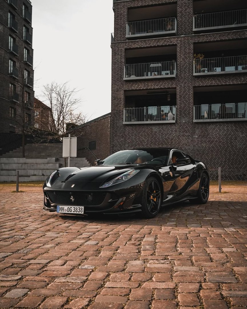 Ferrari 812 Superfast 6.5 V12 DCT