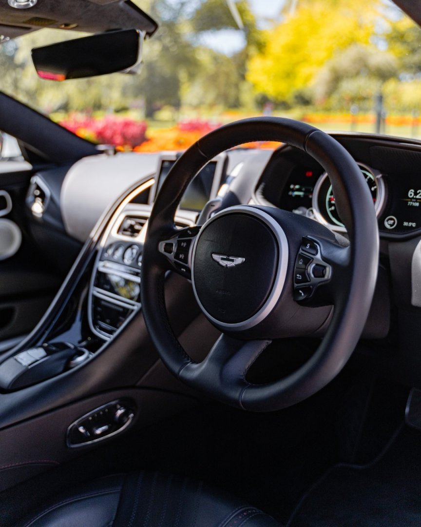 Aston Martin DB11 4.0 V8 Automatic