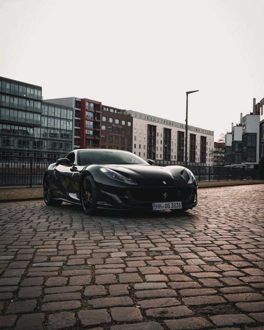 Ferrari 812 Superfast 6.5 V12 DCT