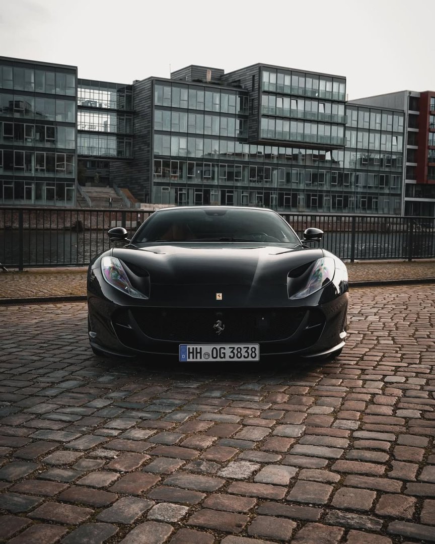 Ferrari 812 Superfast 6.5 V12 DCT