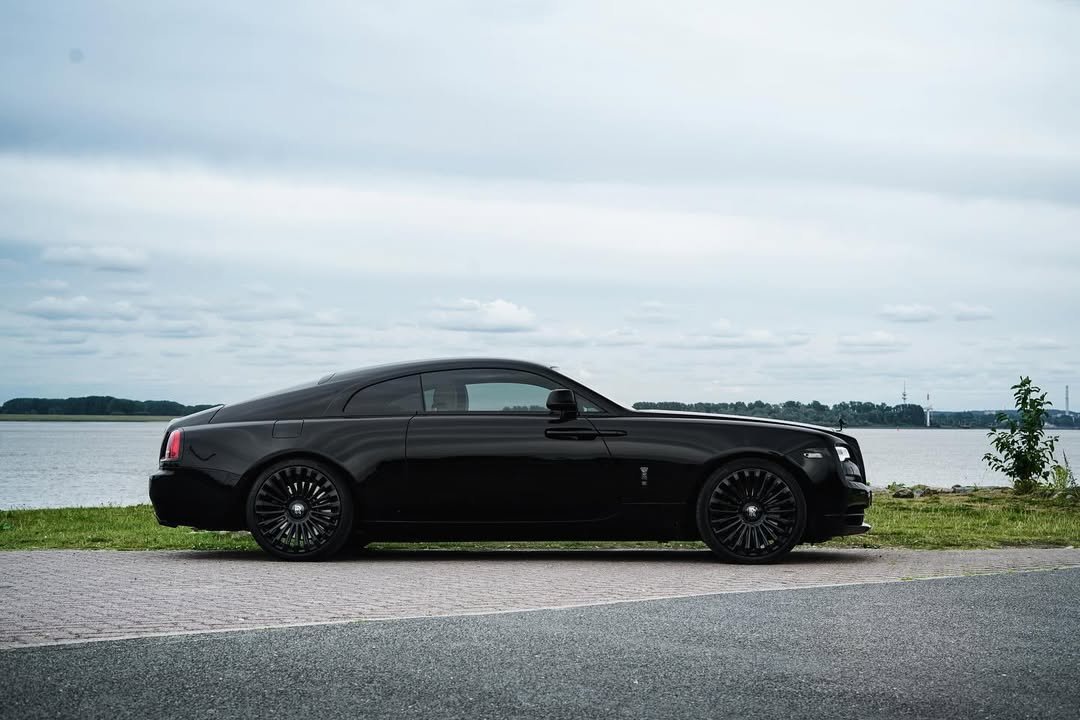 Rolls-Royce Wraith 6.6 V12 Automatic Black Badge