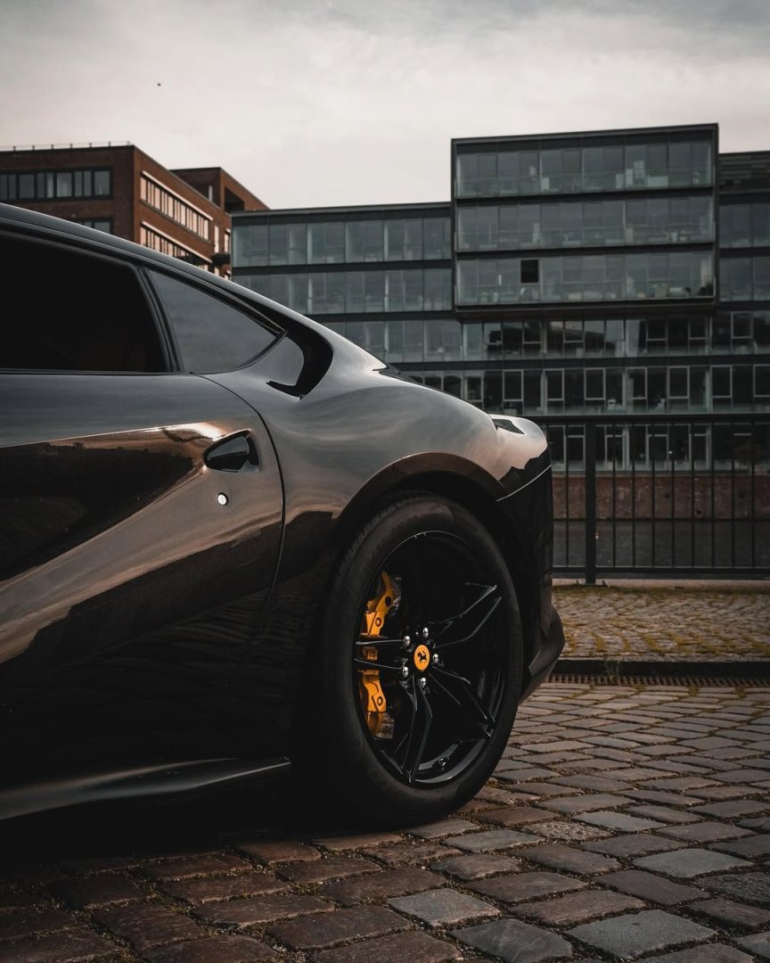 Ferrari 812 Superfast 6.5 V12 DCT