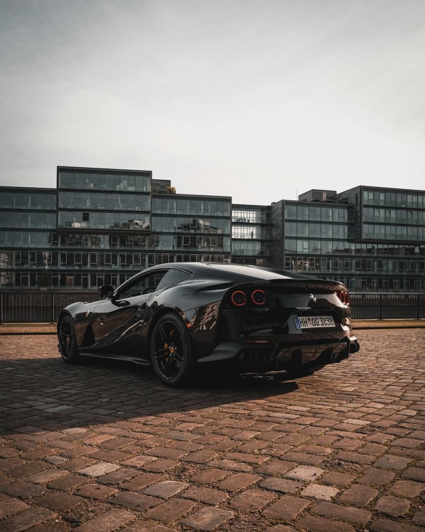 Ferrari 812 Superfast 6.5 V12 DCT