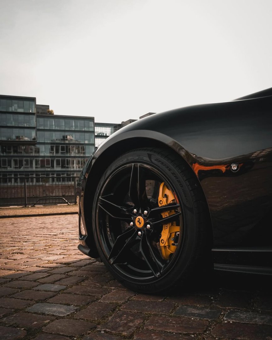 Ferrari 812 Superfast 6.5 V12 DCT